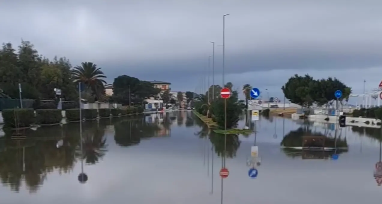 A Corigliano Rossano frane e allagamenti. Partoriente bloccata per strada mentre cerca di andare in ospedale