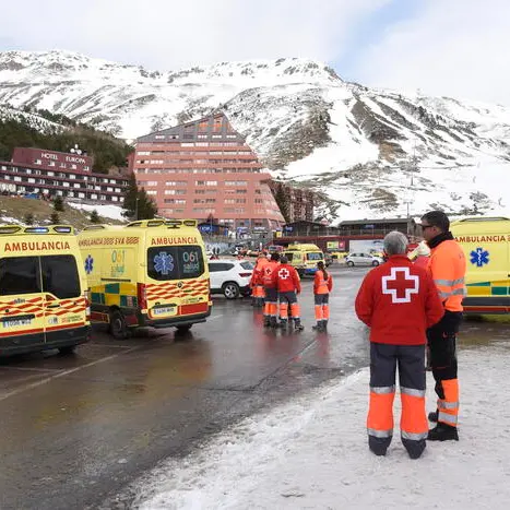 Incidente in una seggiovia sui Pirenei in Spagna, cede il cavo e cadono alcuni sedili: 10\u00A0feriti in ospedale\n