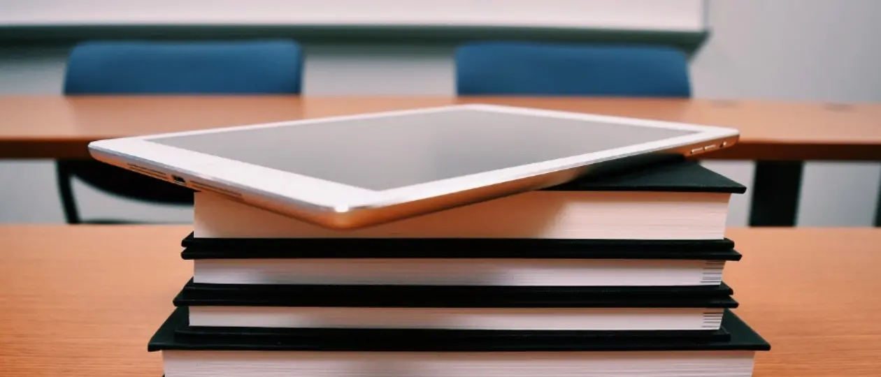 Oltre alla Bibbia, c’è di più? La nuova riforma della scuola divide e fa discutere\n