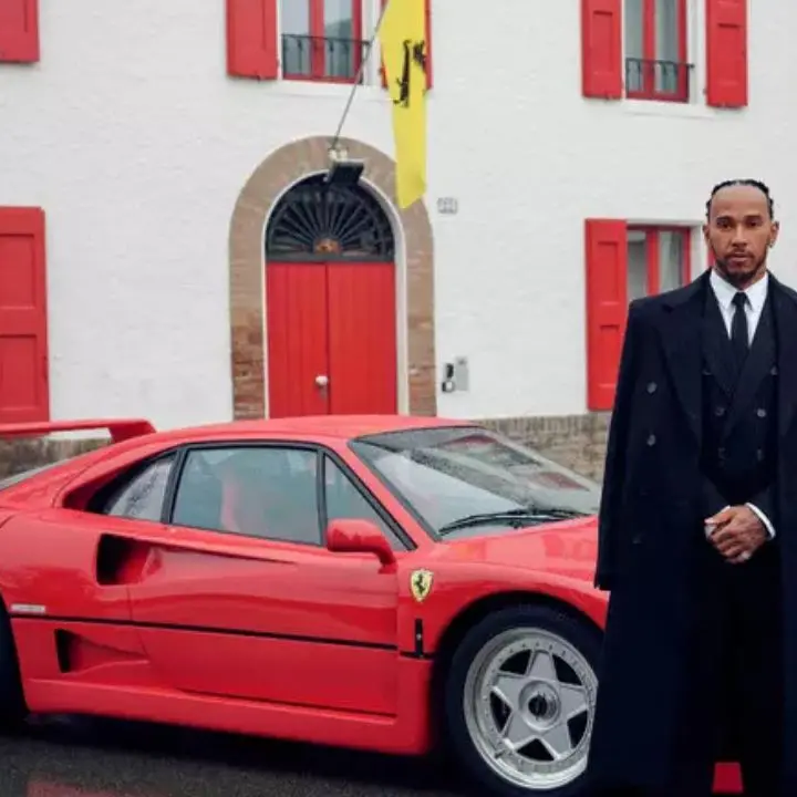 Formula uno, Lewis Hamilton primo giorno in Ferrari: «Realizzato il sogno di correre in rosso»\n