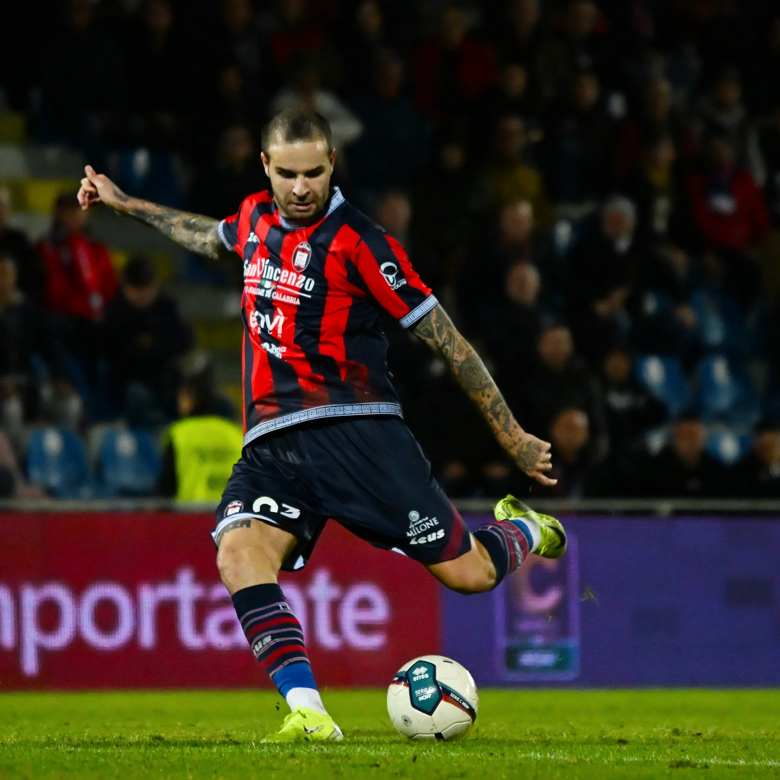 Serie C, Marco Tumminello show: il Crotone vince 2-0 in casa del Messina