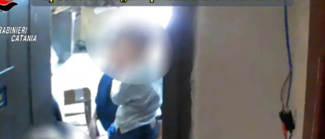 Catania, sgominata una piazza di spaccio: 18 arresti, 5 sono minori\n