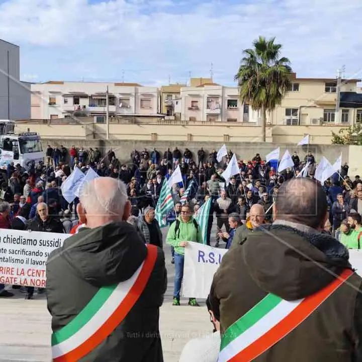 Centrale del Mercure, sit in a Palazzo Campanella contro l’emendamento Laghi: «Difendiamo il lavoro»