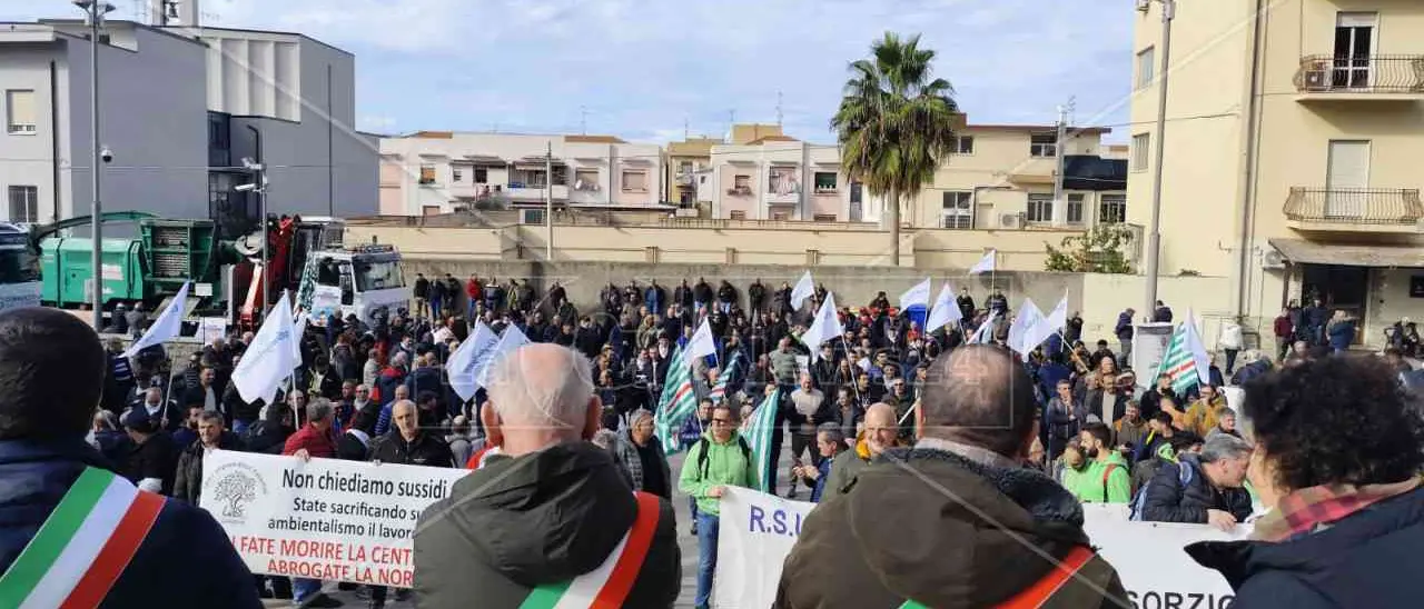 Centrale del Mercure, sit in a Palazzo Campanella contro l’emendamento Laghi: «Difendiamo il lavoro»
