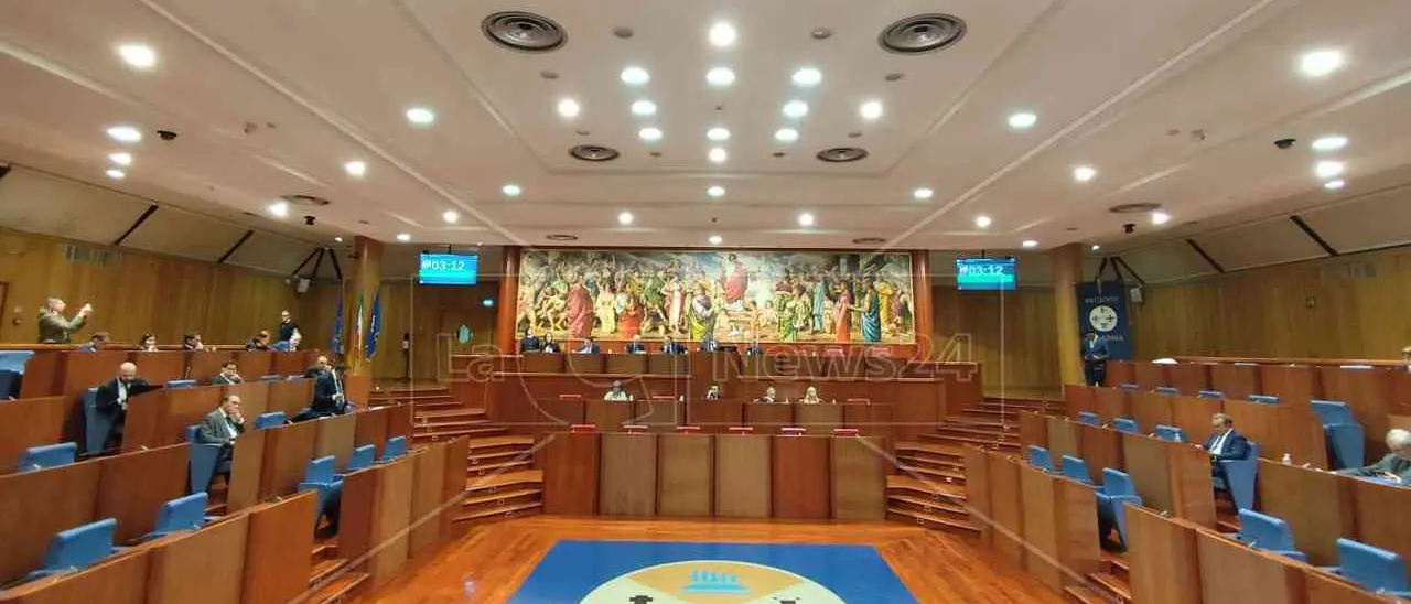 Centrale del Mercure, Occhiuto s’impunta: «Non torno indietro, se la mia maggioranza vota contro mi dimetto»