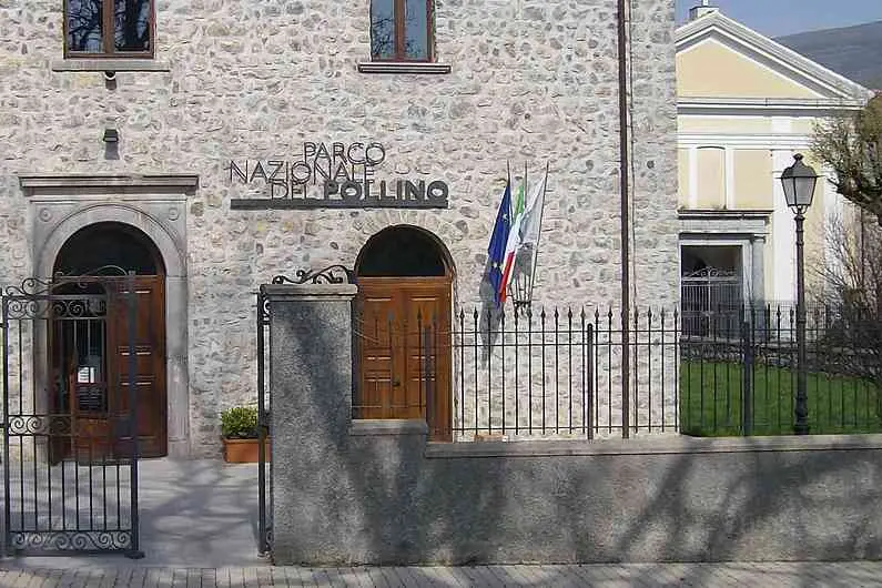 <p>La sede dell&#39;Ente Parco del Pollino a Rotonda, in Basilicata</p>\\n