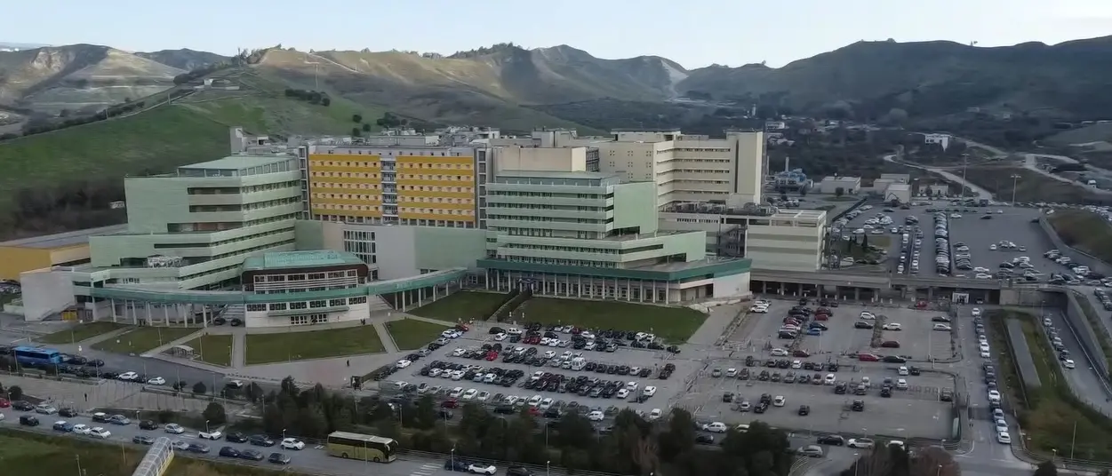 Indagine sull’Università di Catanzaro, in 7 rispondono al gip mentre l’ex rettore e altri 4 scelgono il silenzio