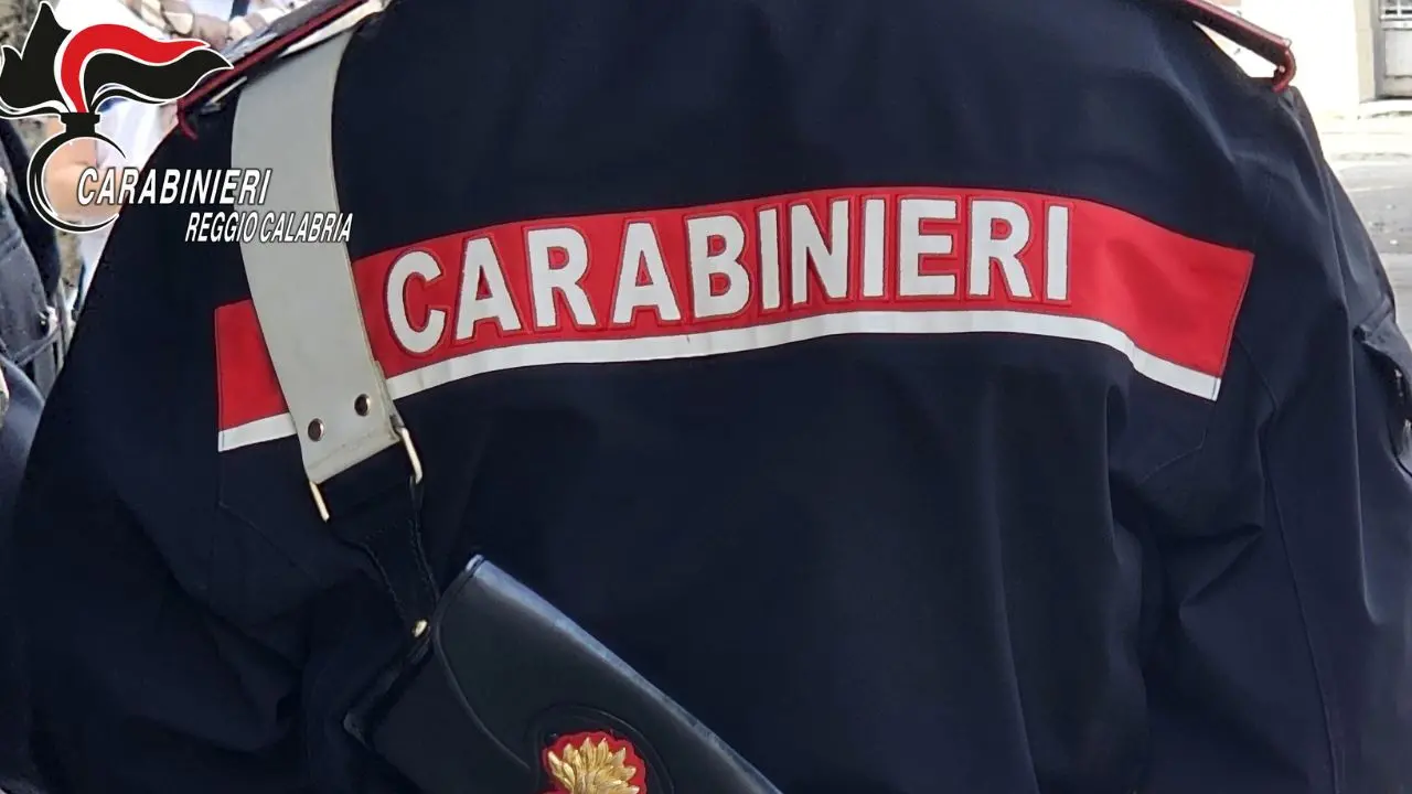 Gioia Tauro, è ai domiciliari ma viene beccato dai carabinieri a pranzare con persone non autorizzate: arrestato\n