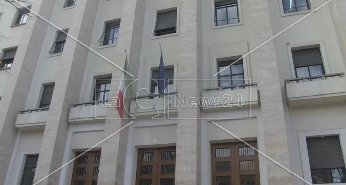 Cosenza, controlli rafforzati su locali e spettacoli: vertice in Prefettura su agibilità e capienza\n