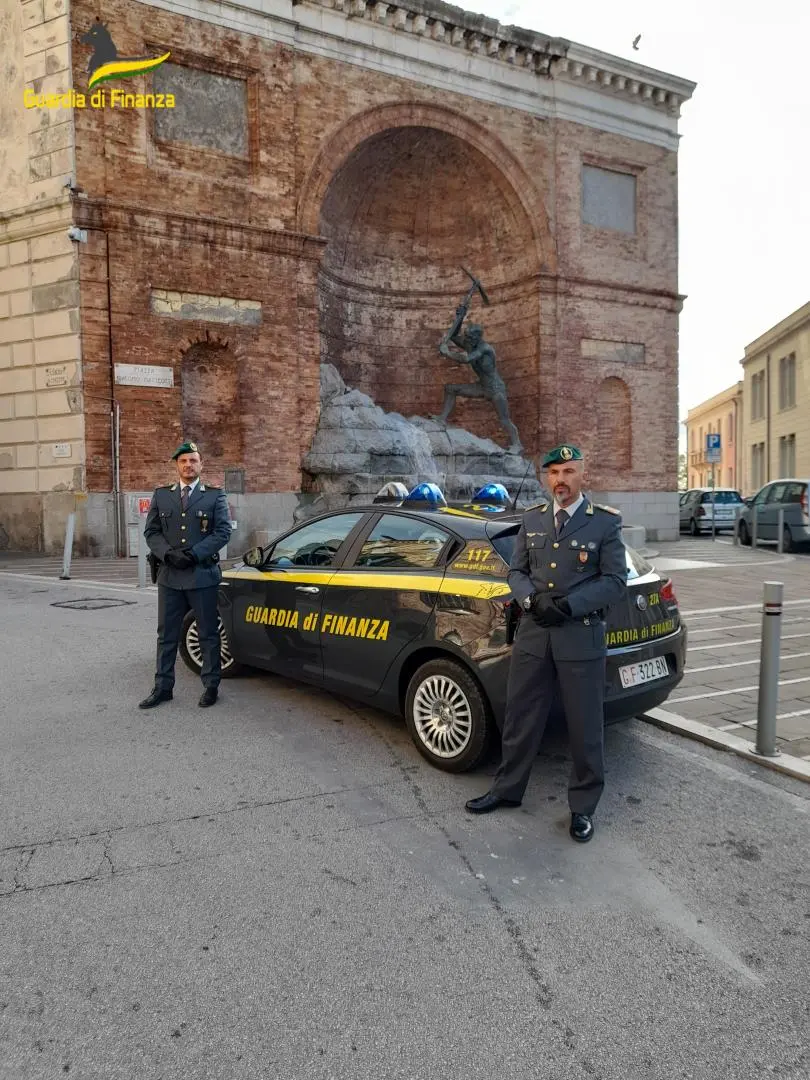 I legami tra narcos calabresi e colombiani. Voli charter, navi e laboratori per la cocaina: 10 arresti\n