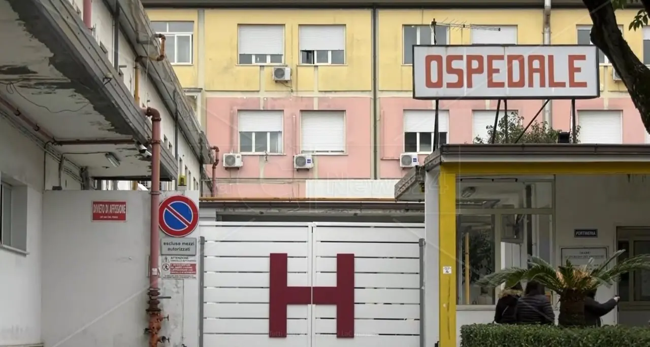 Ospedale\u00A0Vibo, un mese di tempo per trasferire il reparto di Chirurgia e iniziare i lavori da 25 mln: spunta l’ipotesi\u00A0sale operatorie mobili