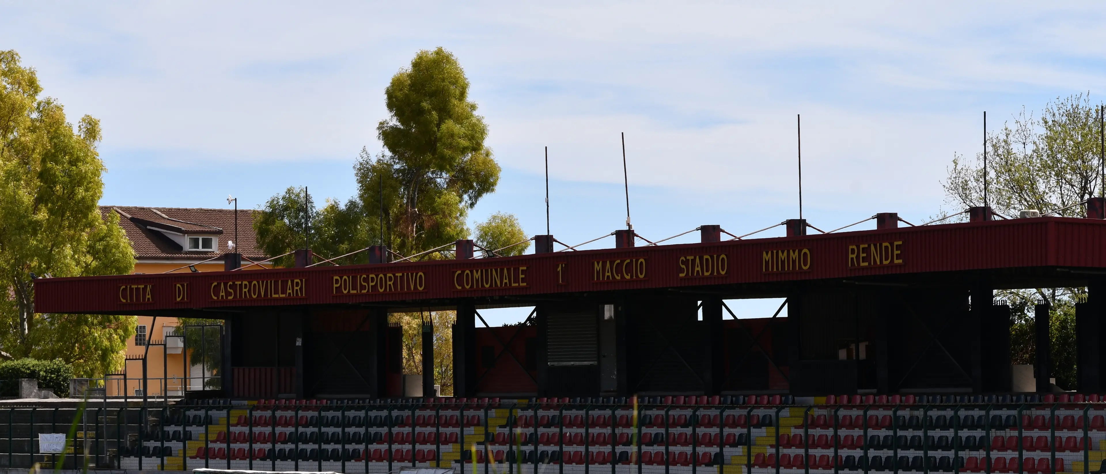 Castrovillari calcio, la presidente denuncia: «Rubata la password per il portale Figc, se non pago gli hacker distruggeranno la squadra»\n