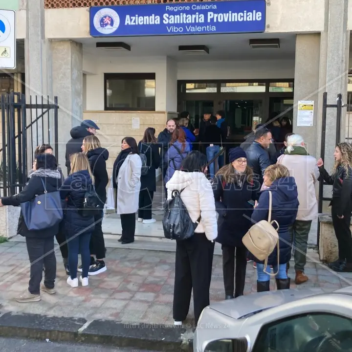 Vibo, arriva il Dca che “cancella” i falsi esuberi di infermieri e oss: ora l’Asp può procedere con assunzioni e stabilizzazioni