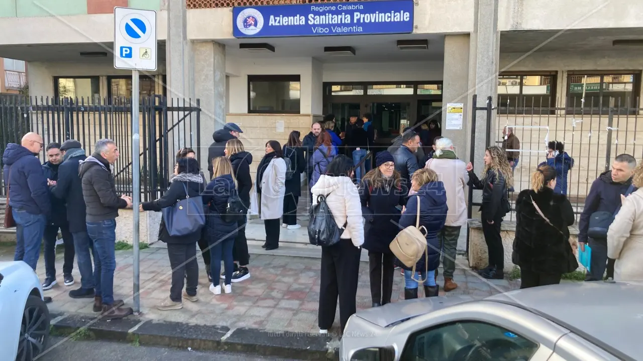 Vibo, arriva il Dca che “cancella” i falsi esuberi di infermieri e oss: ora l’Asp può procedere con assunzioni e stabilizzazioni