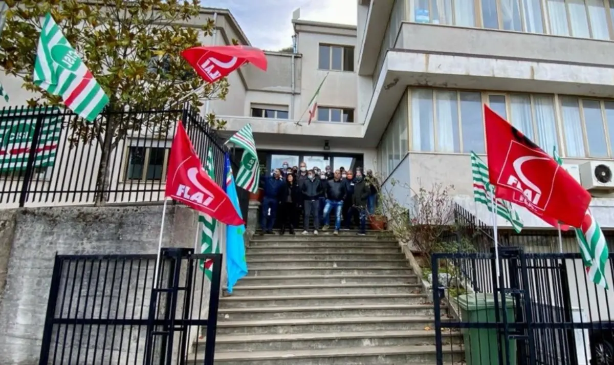 Ex Consorzi di bonifica, 100 ex dipendenti senza Tfr: i 5 Stelle Tridico, Baldino e Tavernise scrivono a Roberto Occhiuto\n