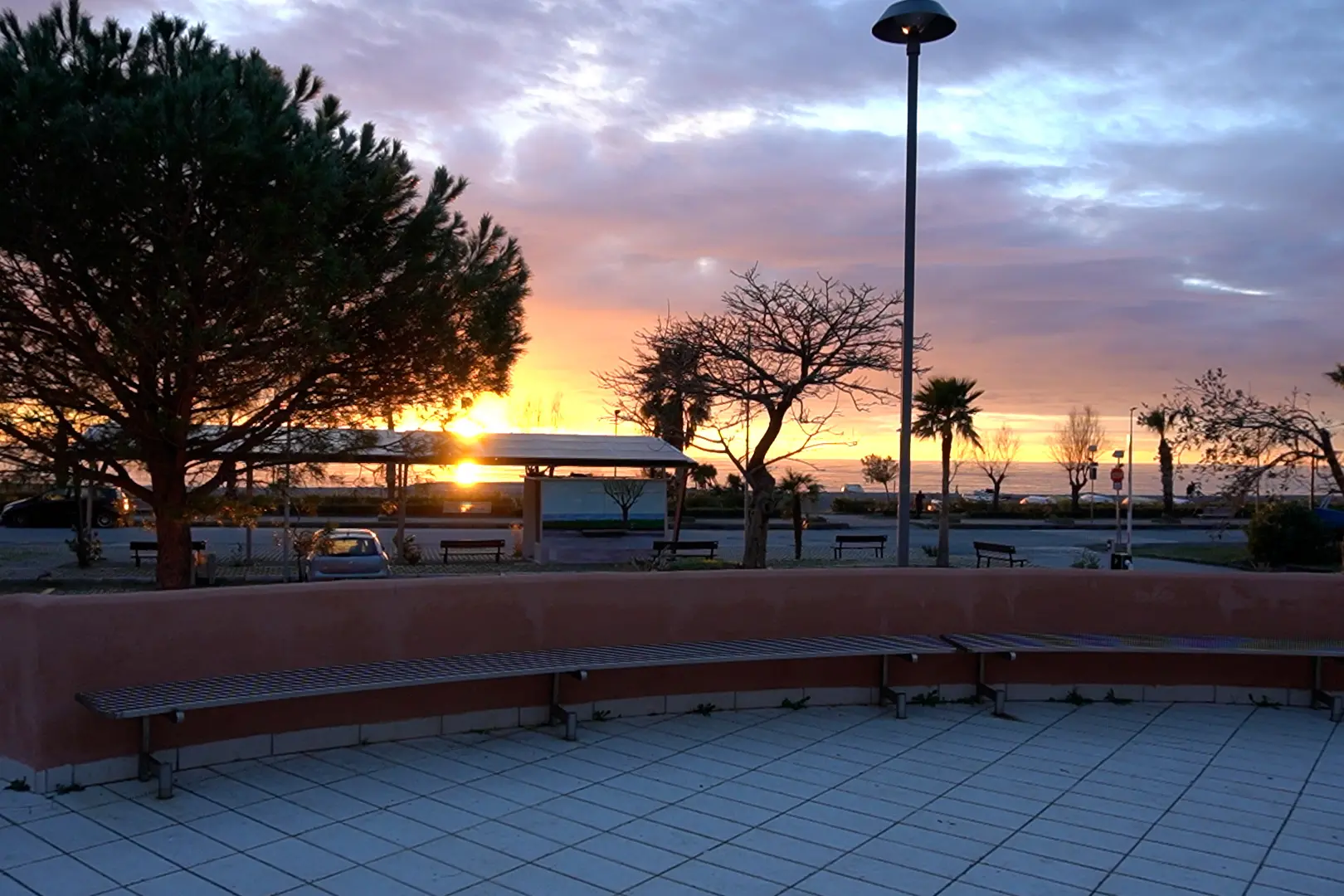 <p>Uno scorso del lungomare di Praia a Mare</p>\\n