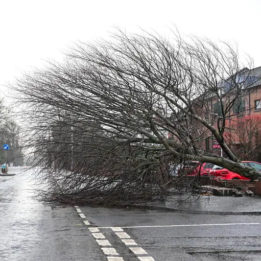 La tempesta Eowyn lascia al buio centinaia di migliaia di case in Irlanda e Scozia, c’è anche un morto