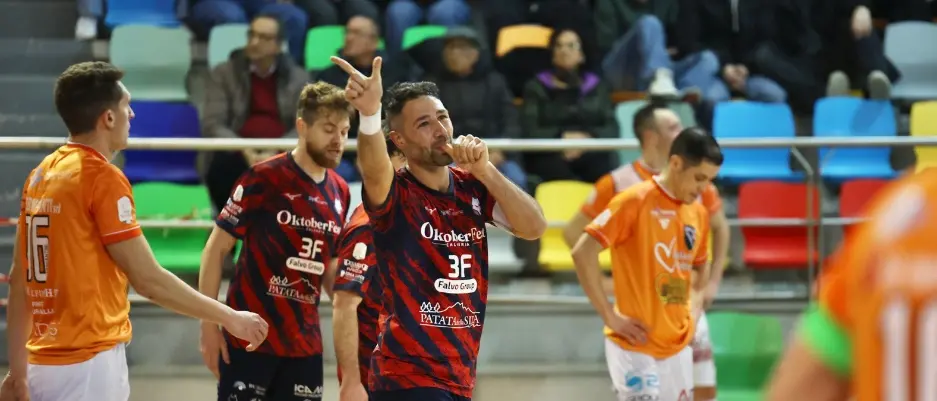 Serie A di calcio a 5, pareggio amaro per la Pirossigeno Cosenza: contro Petrarca finisce 4-4