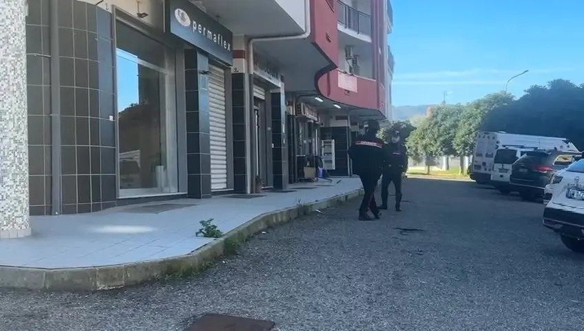 Corigliano Rossano, bambina di quattro anni cade dal secondo piano, resta illesa e comincia a cercare la mamma\n