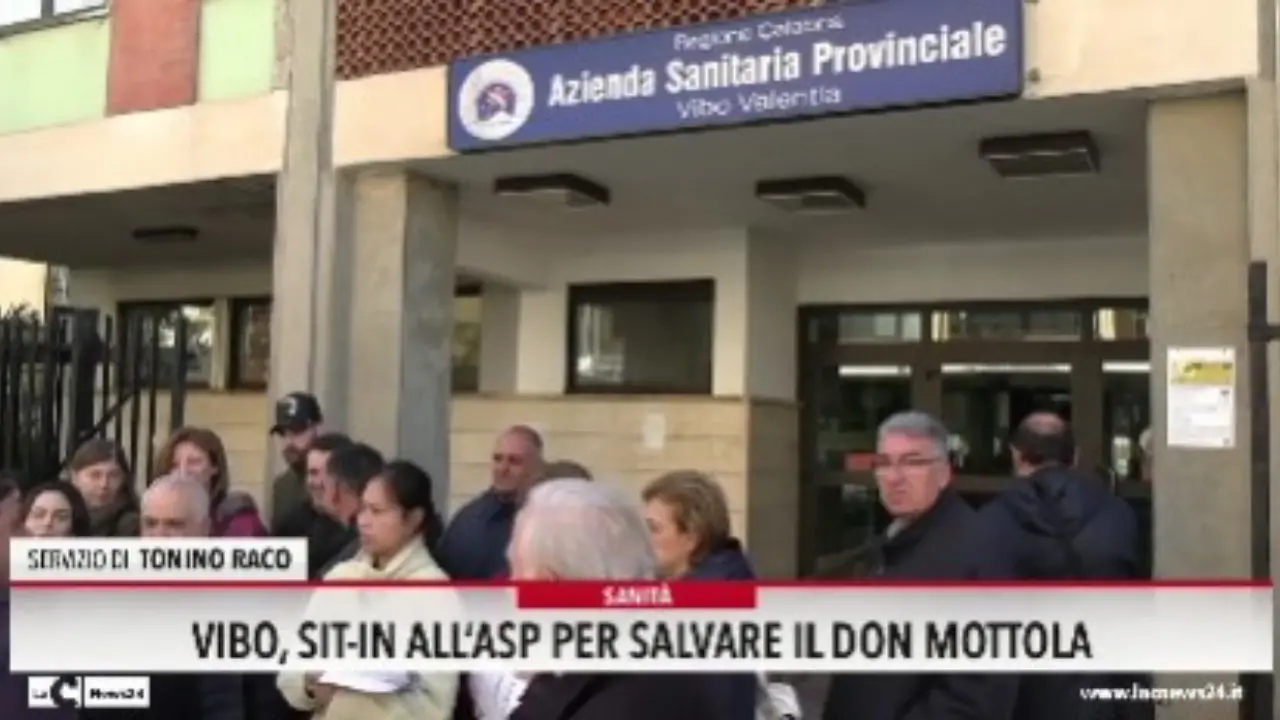 Vibo, sit-in all'Asp per salvare il Don Mottola