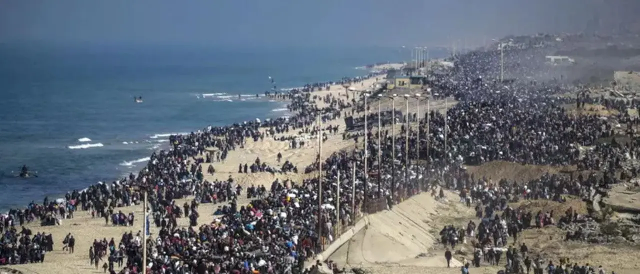 Medioriente, oltre 200mila sfollati rientrano a Gaza. Hamas consegna la lista degli ostaggi: «Vivi 25 su 33»