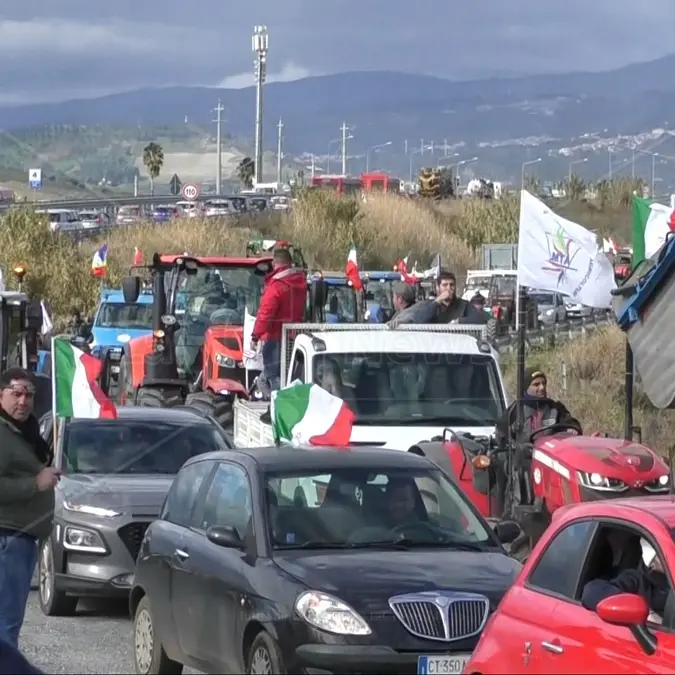 Nuova mobilitazione dei trattori, domani presìdi nel catanzarese: «Il settore agricolo è in ginocchio»\n