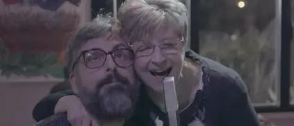 La dedica della mamma di Brunori al figlio: «Il tuo amore e la tua semplicità ti hanno portato fin qui. E penso a tuo padre...»\n