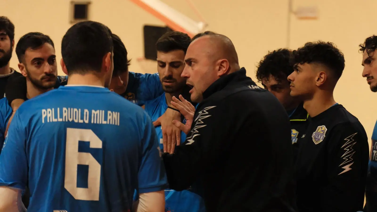 <p>Coach Aloe tiene a rapporto il gruppo</p>\\n