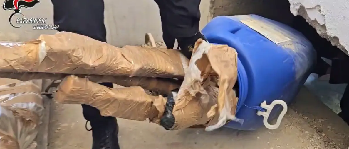 Arsenale\u00A0scoperto nel quartiere Arghillà di Reggio: sequestrati armi ed esplosivi\u00A0\n