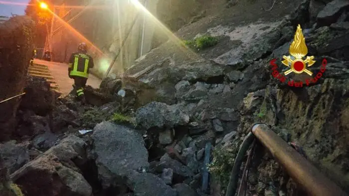 Maltempo, allerta rossa in Liguria e bombe d’acqua in\u00A0Toscana: crolli, frane ed esondazioni nella notte\n