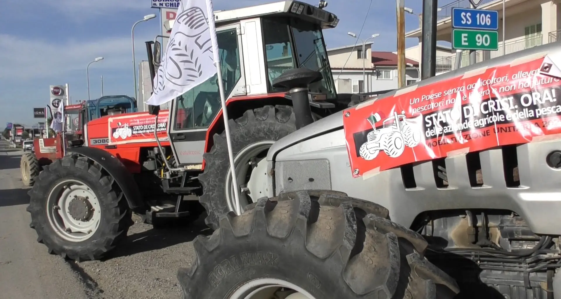 Trattori in strada, ricomincia la mobilitazione degli agricoltori:\u00A0«Al Governo le chiavi delle aziende, noi cambiamo mestiere»\n