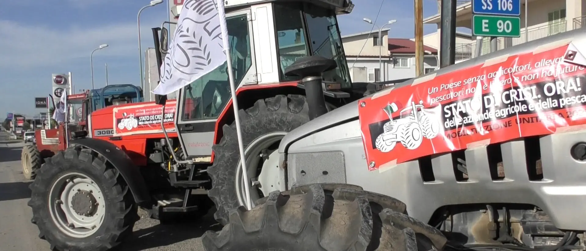 Trattori in strada, ricomincia la mobilitazione degli agricoltori:\u00A0«Al Governo le chiavi delle aziende, noi cambiamo mestiere»\n