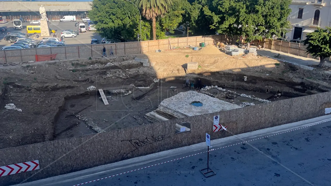 Reggio Calabria, archeologhe e operai al lavoro negli\u00A0scavi di piazza Garibaldi