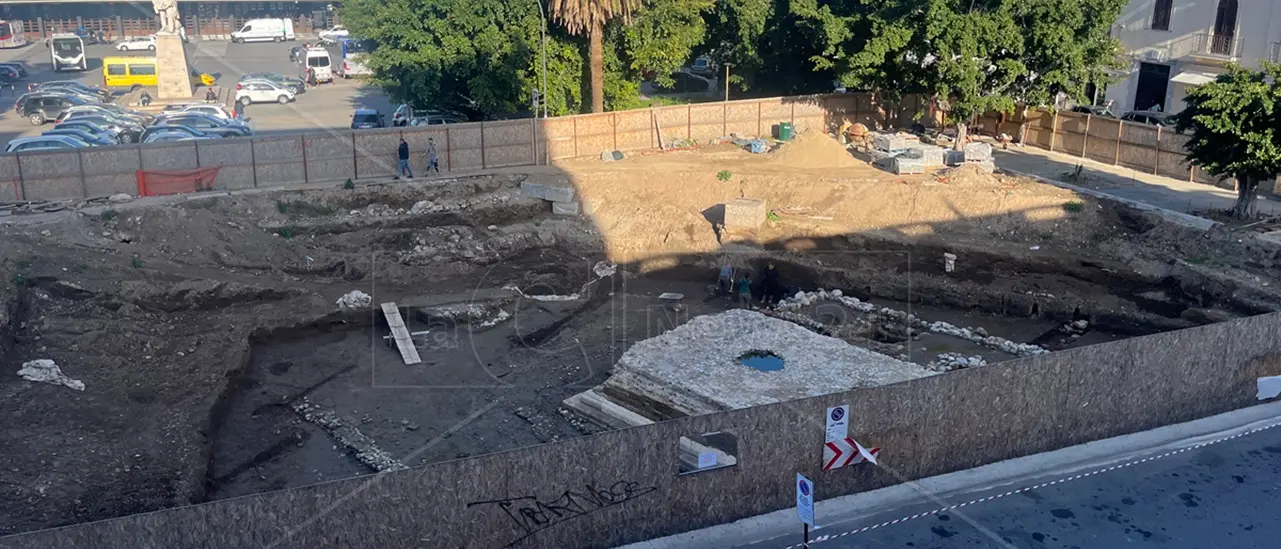Reggio Calabria, archeologhe e operai al lavoro negli\u00A0scavi di piazza Garibaldi