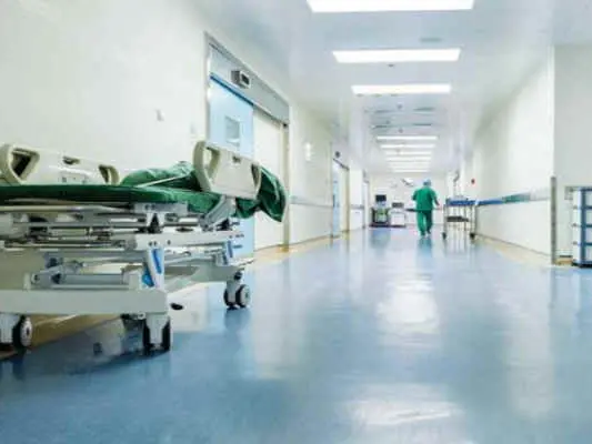 Radiografia della sanità in provincia di Reggio Calabria: viaggio negli ospedali di periferia, dove gli annunci non bastano