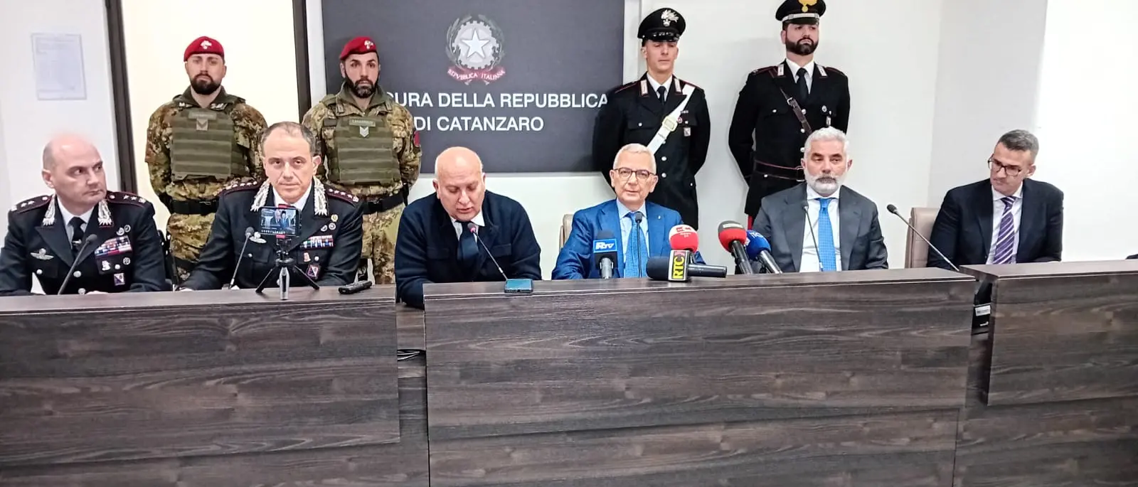 «La ’ndrangheta controllava tutto, imprenditori a disposizione del boss latitante in segno di devozione»: Capomolla racconta l’inchiesta sui Gallace\n