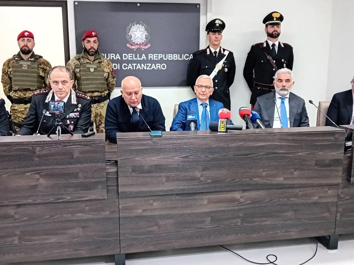 «La ’ndrangheta controllava tutto, imprenditori a disposizione del boss latitante in segno di devozione»: Capomolla racconta l’inchiesta sui Gallace