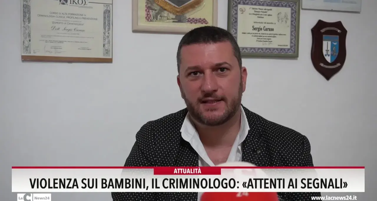 Violenza sui bambini, il criminologo Sergio Caruso: «Attenti ai segnali d'allarme»\n