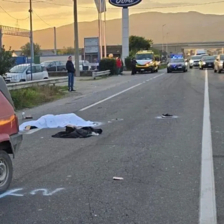 Incidente mortale sulla statale 106, arrestato il conducente dell'auto che ha investito e ucciso una 51enne\n