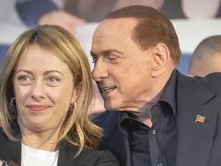 Meloni indagata, i veleni tra politica e magistratura: dai «giudici comunisti» di Berlusconi a Santanchè in bilico