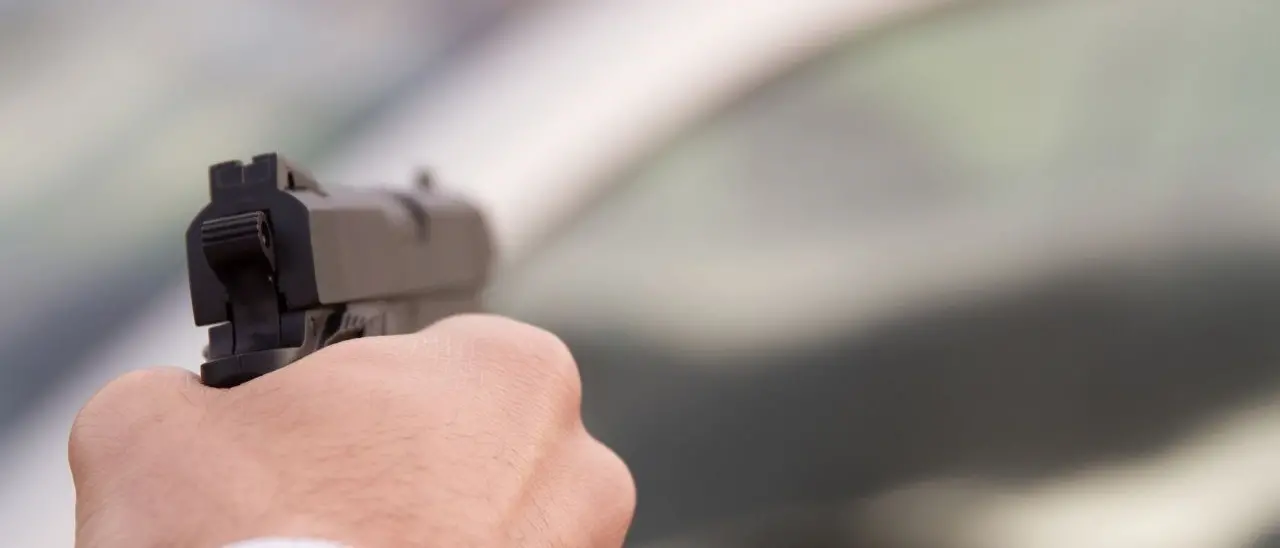 La campagna elettorale del sindaco di Badolato: il giro in auto con l’uomo dei Gallace che girava armato e minacciava di uccidere i rivali\n