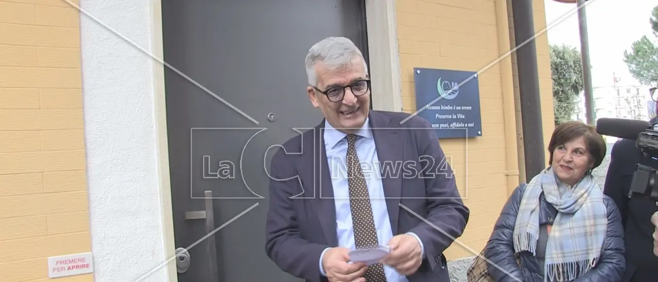 A Cosenza la “Culla per la Vita”: privacy, sicurezza e cure per un neonato prima di avviare il percorso di adozione