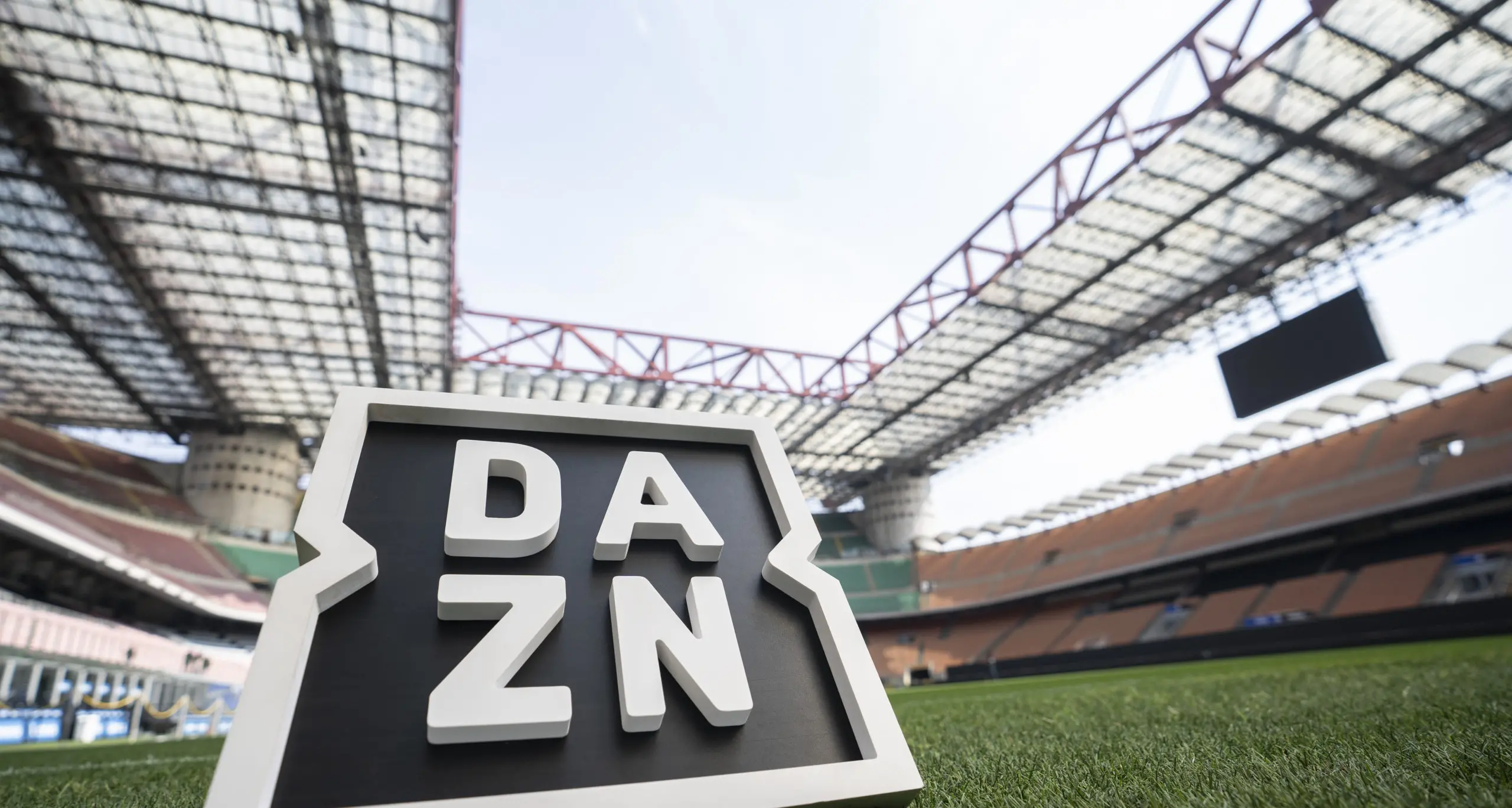 Dazn, un pozzo senza fondo: nel 2023 ha perso 1,5 miliardi di dollari. E in Italia i conti non tornano\n