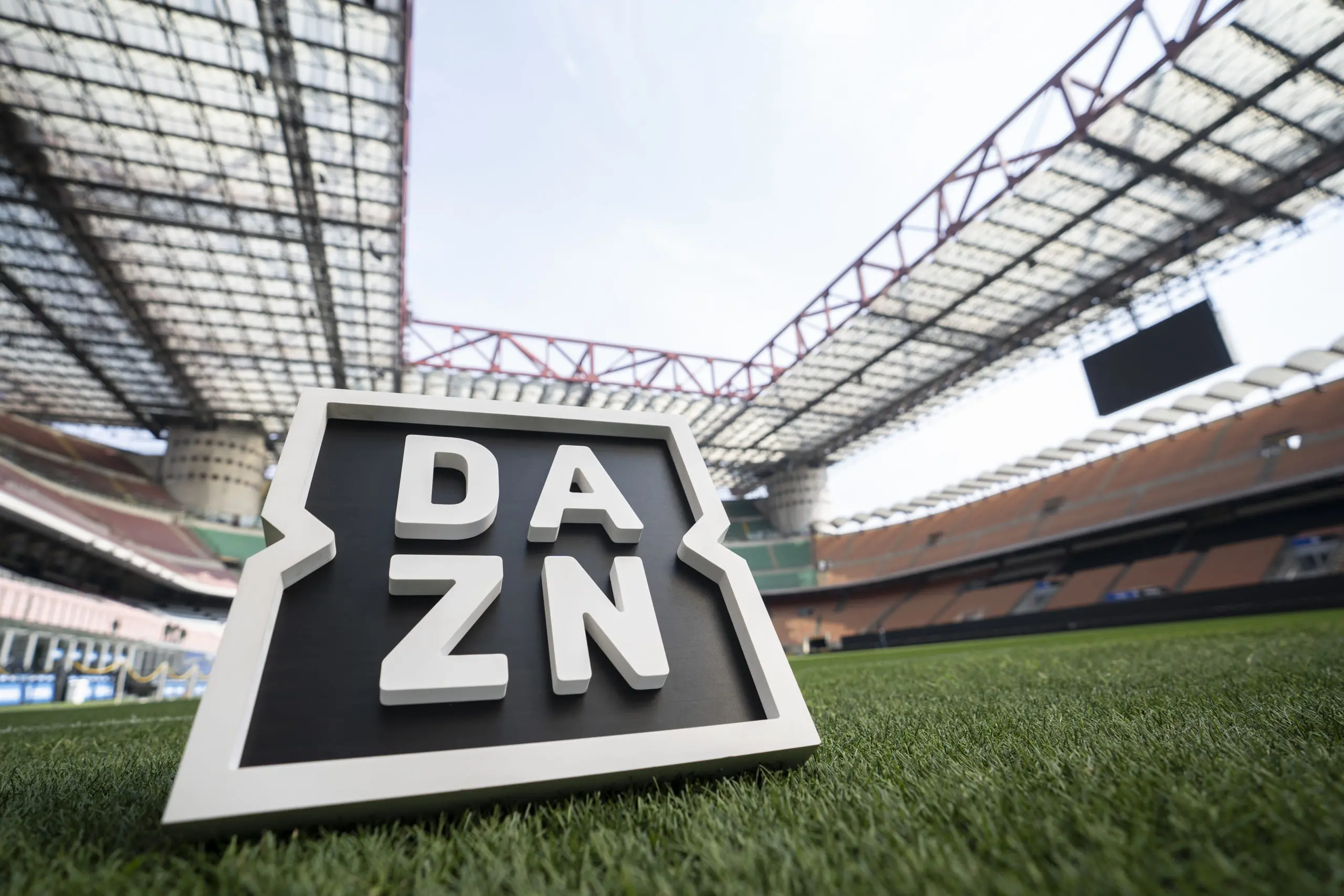 Dazn, un pozzo senza fondo: nel 2023 ha perso 1,5 miliardi di dollari. E in Italia i conti non tornano\n