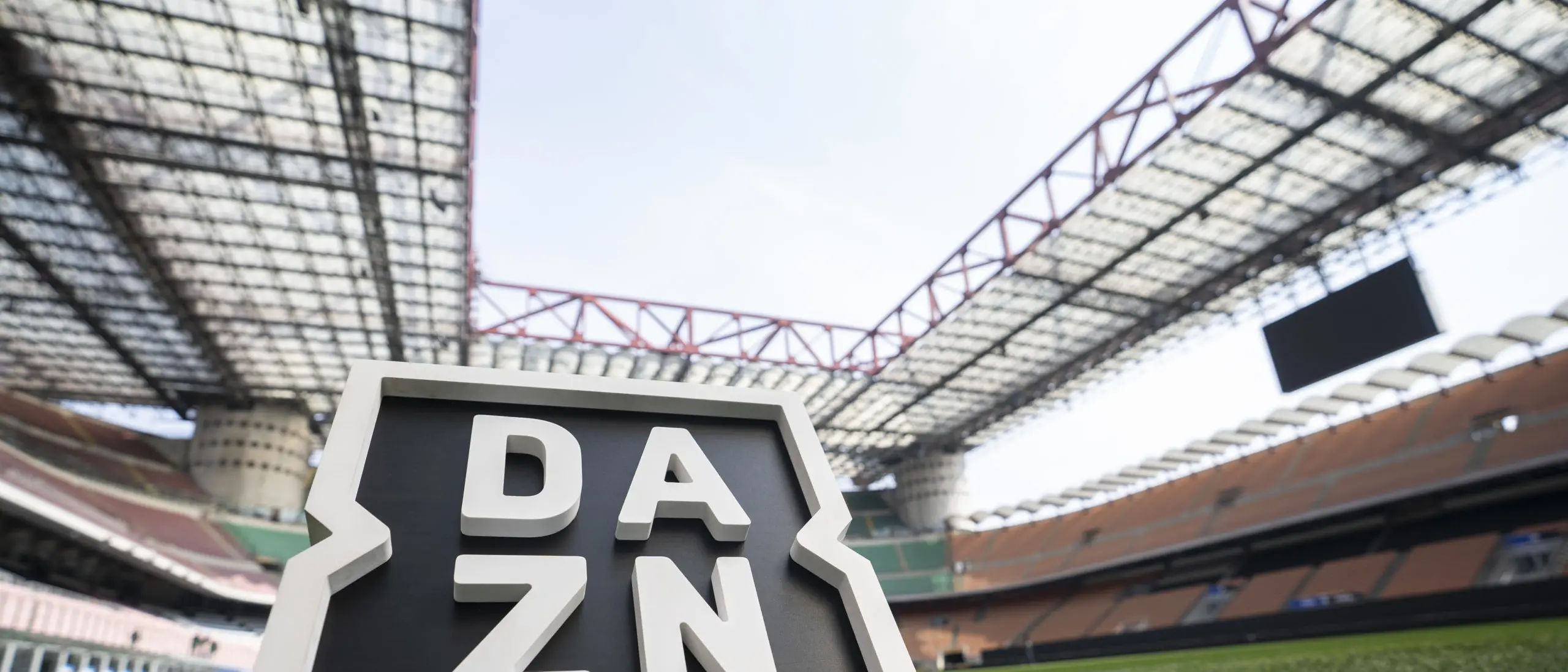 Dazn, un pozzo senza fondo: nel 2023 ha perso 1,5 miliardi di dollari. E in Italia i conti non tornano\n