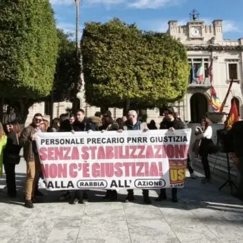 Reggio, in piazza i precari Pnrr giustizia per la stabilizzazione: «Senza di noi il settore rischia la crisi»\n