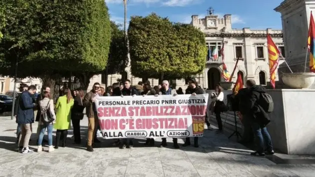 Reggio, in piazza i precari Pnrr giustizia per la stabilizzazione: «Senza di noi il settore rischia la crisi»\n