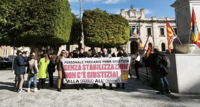 Reggio, in piazza i precari Pnrr giustizia per la stabilizzazione: «Senza di noi il settore rischia la crisi»\n