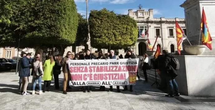 Reggio, in piazza i precari Pnrr giustizia per la stabilizzazione: «Senza di noi il settore rischia la crisi»\n