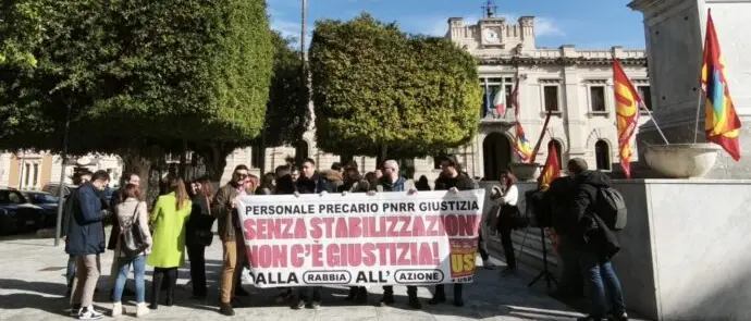 Reggio, in piazza i precari Pnrr giustizia per la stabilizzazione: «Senza di noi il settore rischia la crisi»\n